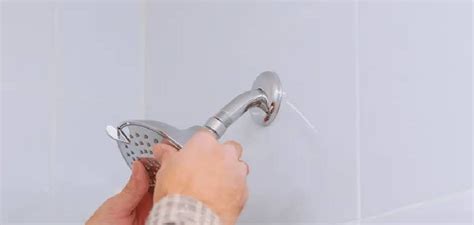 How to Fix a Shower Leaking Behind the Wall (Step。